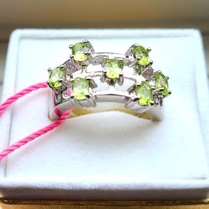 NWT 925 Sterling Silver and Peridot ring  Size 6.5